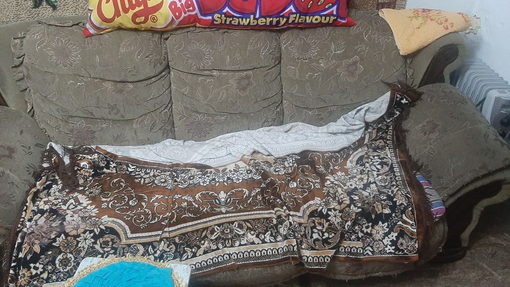 Отдам даром диван и два кресла. Самовывоз