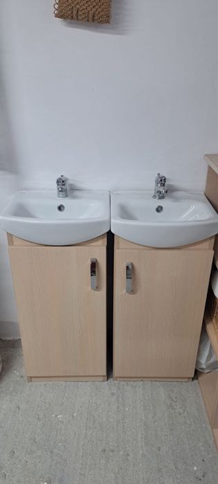 Vand aparatura si mobilier salon cosmetica foarte puțin utilizate