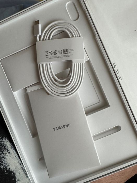 Samsung Galaxy tab S8+ 
8 GB RAM 5G 256 GB състояние на батерията 98%