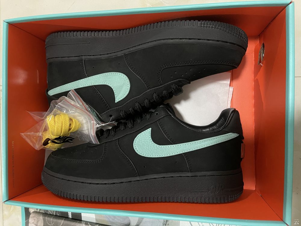 Nike Air Force 1 Low x Tiffany & Co. 1837