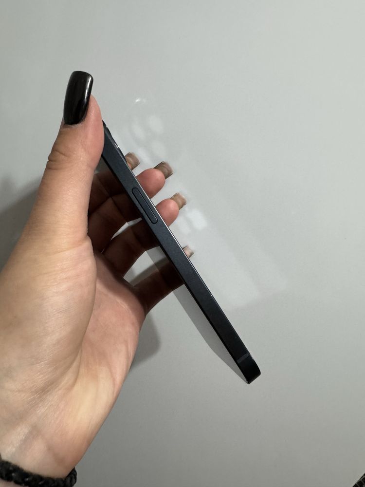 Продам Iphone 13
