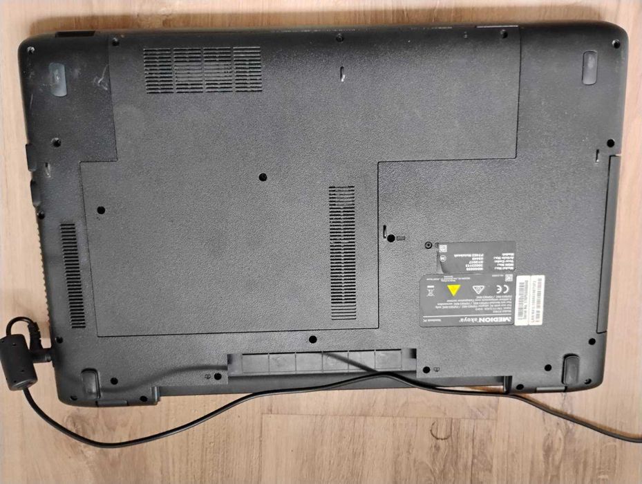 Laptop Lenovo Medion Akoya P7402, i3 gen7, RAM 8GB, SSD 120, 18 inch