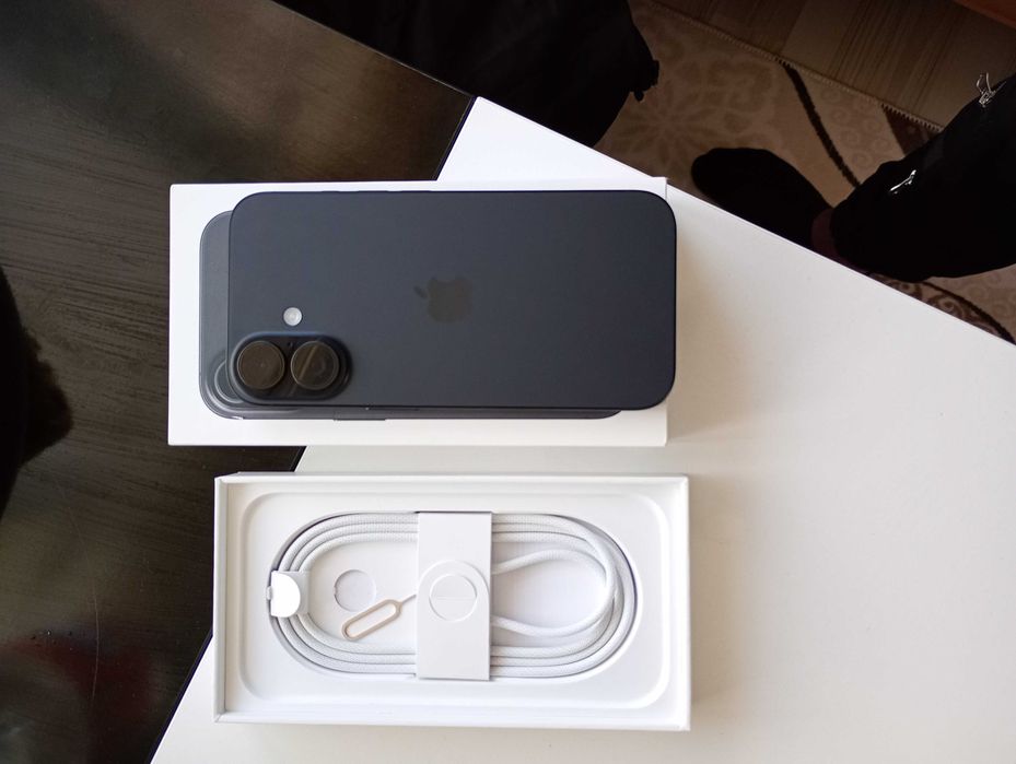 Айфон 16 black titanium 128 чисто нов