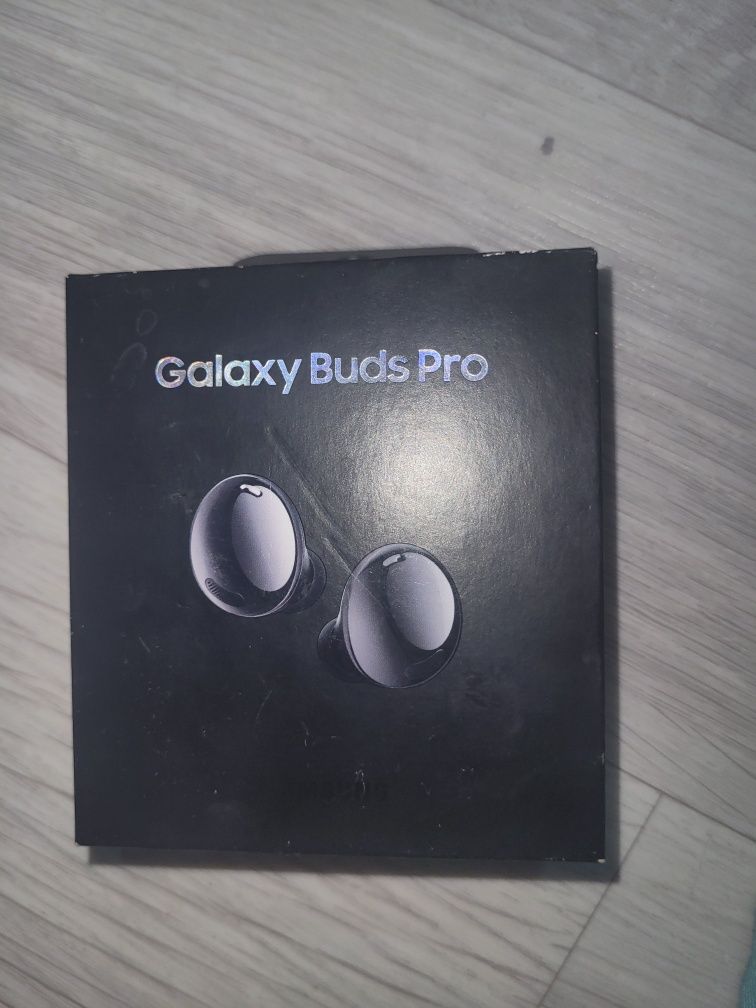Galaxy Buds Pro. только чехол 20000тг. Документы есть. Торг есть