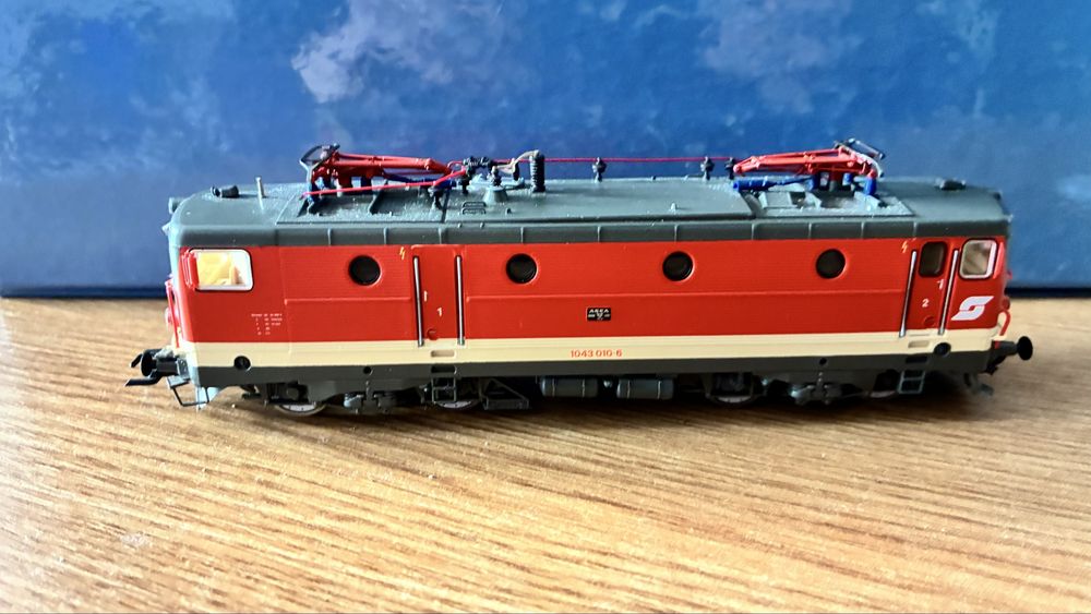 Lcomotiva Roco OBB 1043 CFR 040 HO