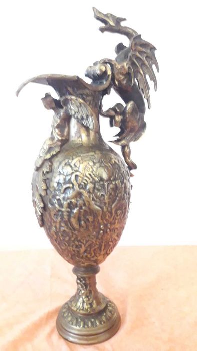 Carafa medievala din bronz masiv