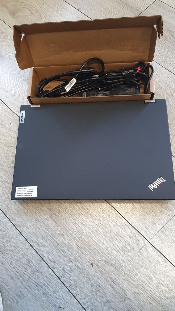 Amanet F28: Laptop Lenovo ThinkPad P15 XEON Gen 2 1TB NOU!