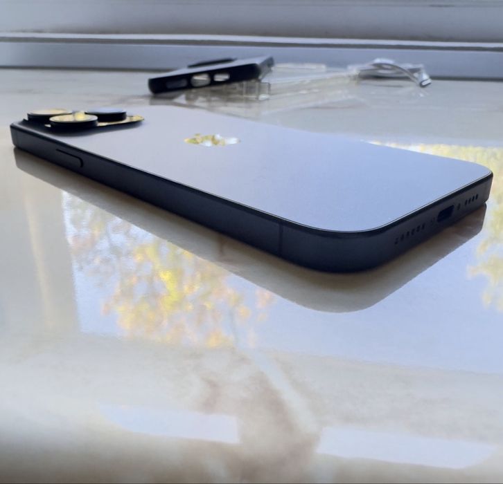 iPhone 15 PRO  256 GB  98% Viata Bateriei