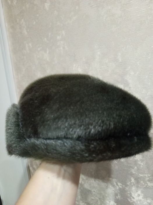 Продам мужские шапки.