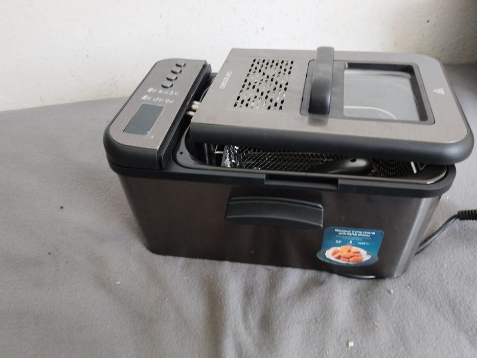 Defecta nu porneste Fripteoza Cecotec Cleanfry luxuri 3000 Dark