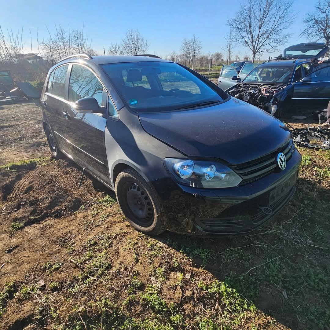 • GOLF PLUS 2.0 дизел CBD на ЧАСТИ както и ВСЯКАКВИ части за Голф 5ци