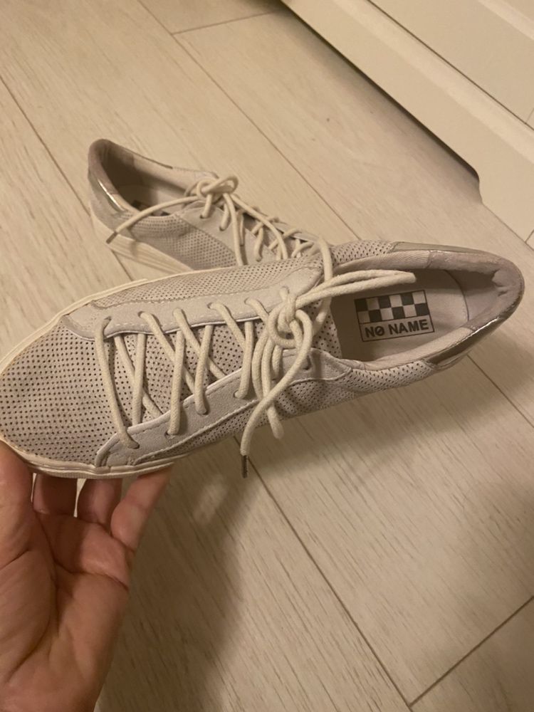 tenisi pt.fete,marca "No Name",marinea 38,piele naturala,crem,sireturi