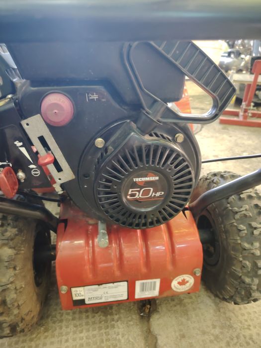 Vând freza de zapada