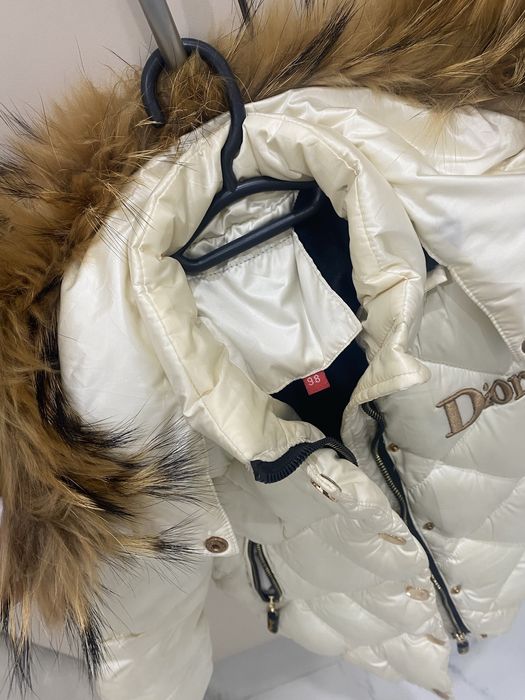 Продается зимняя куртка девочке! В отличном состоянии!