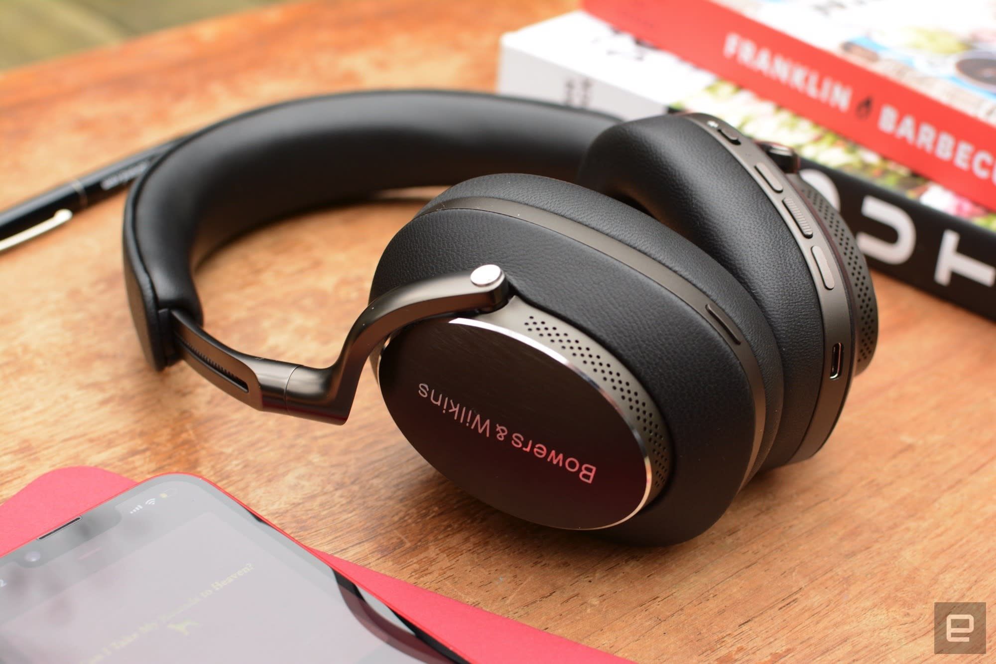 Лучшие наушники этого года Bowers & Wilkins PX8