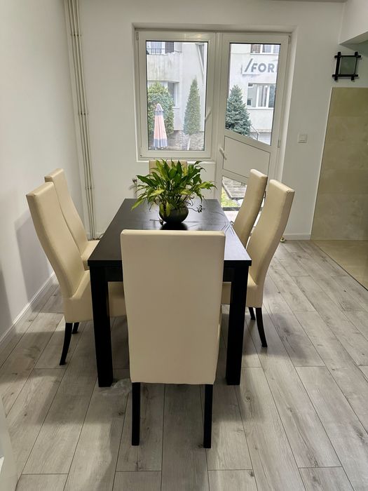 Masa bucatarie extensibila cu 6 scaune