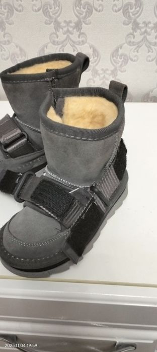 Продам детскую обувь