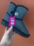 Ugg uri îmblănite cu pietricele 
Negre 35 38 40 
Crem 38 40 

70 lei a
