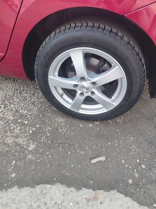 Vând Jante plus cauciucuri