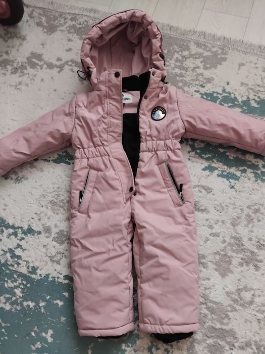 Продам комбинезон на девочку ростока 100