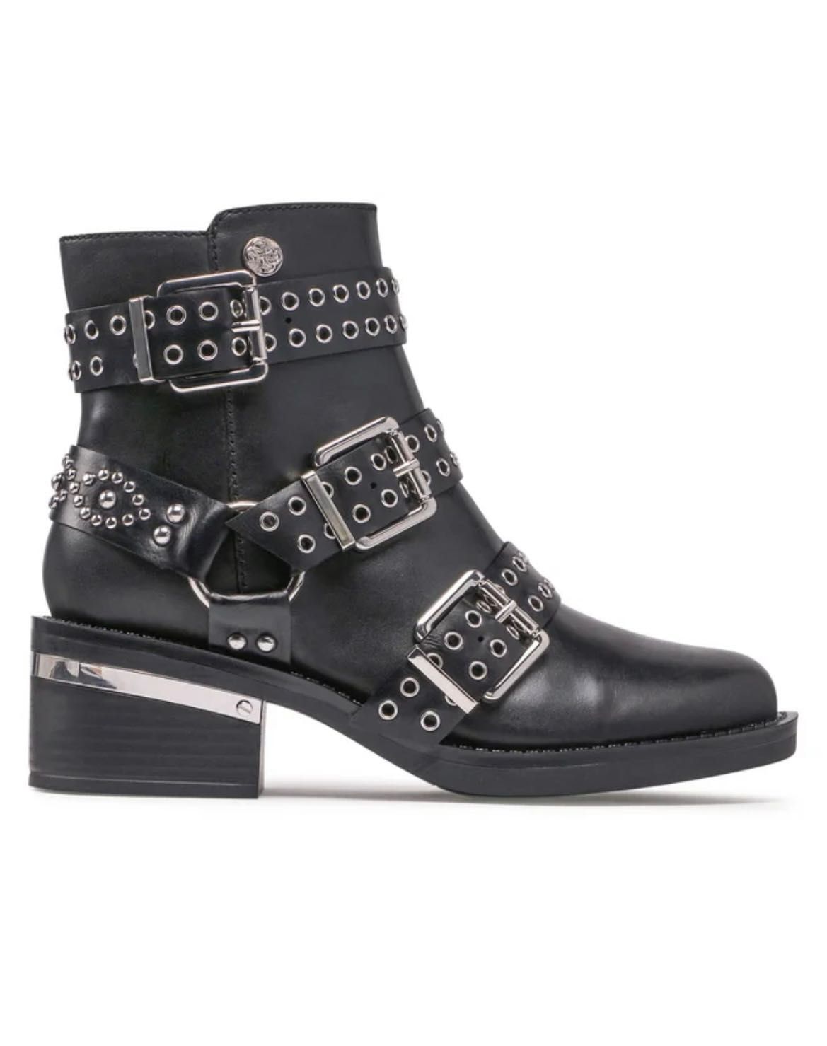 Боти от естествена кожа на марката GUESS
