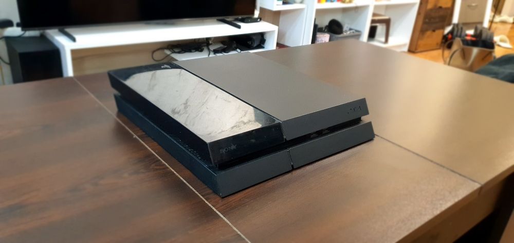 Конзола Playstation 4