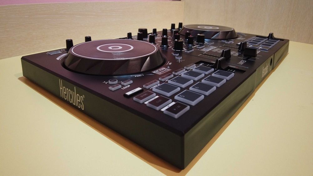 Hercules DJ DJControl Inpulse 300 DJ контролер