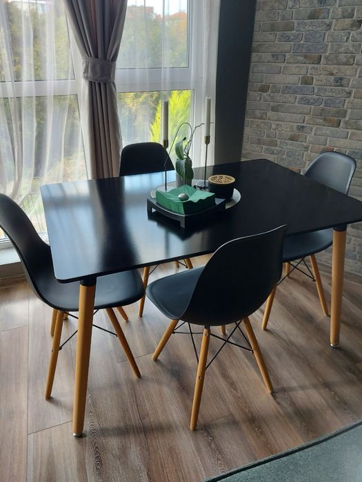 Трапезна маса с 4 стола за хранене