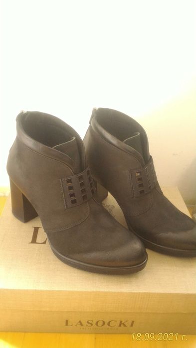 Удобни и леки боти - набук - нови!