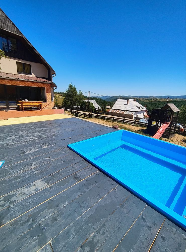 Inchiriez cabană la Mărișel cu piscină !