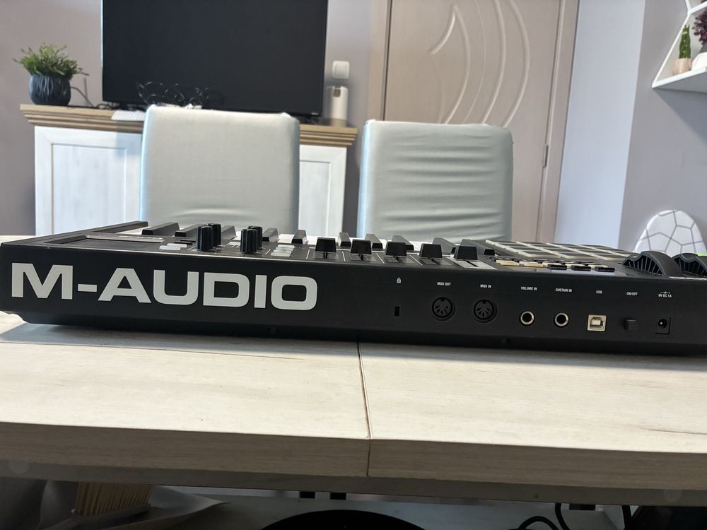 MiDi клавиатура M-Audio