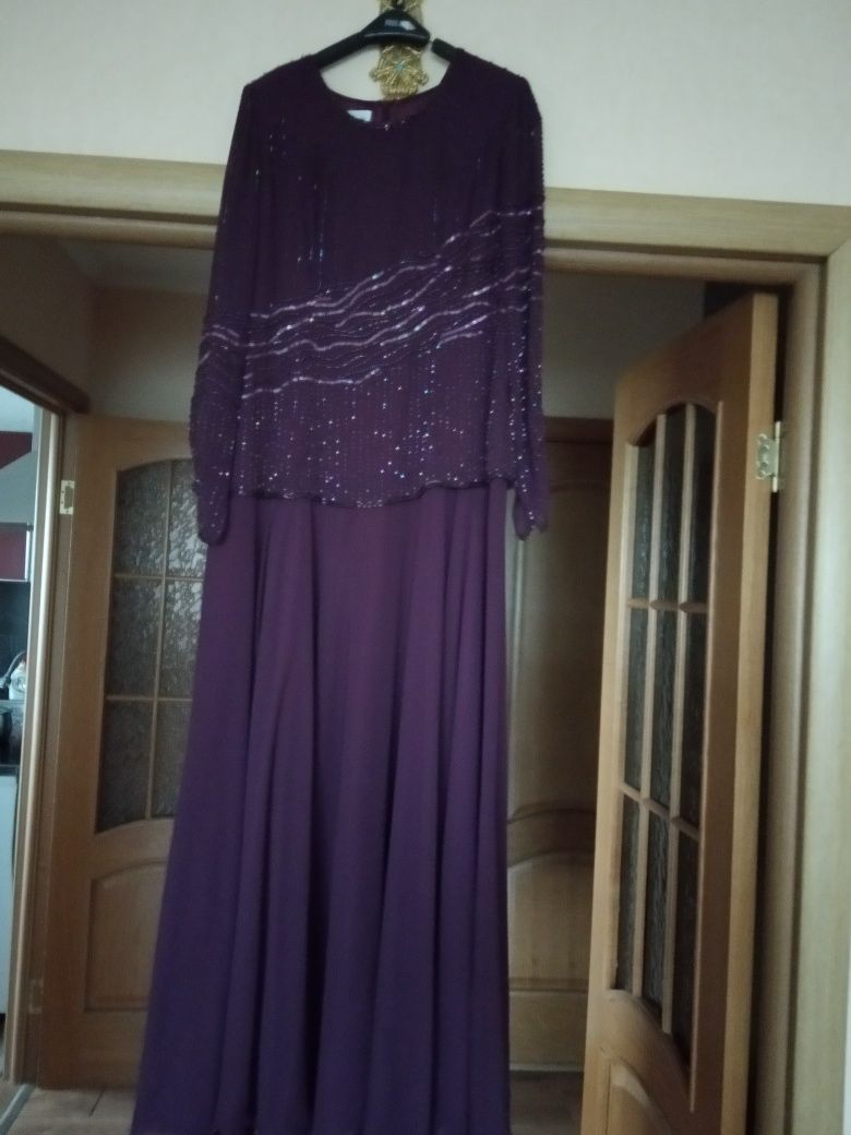 Костюм тройка и фиолетовое вечернее платье