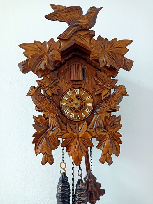 Ceas cu cuc din lemn