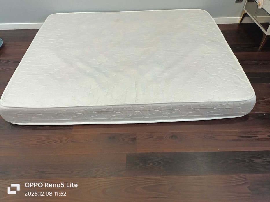 Матрас б\у 160*200см