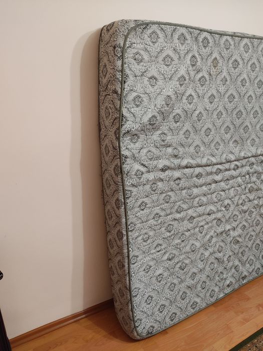 Продается матрас. Размеры: 180 см./200 см./20 см. Цена: 5 000 тг.