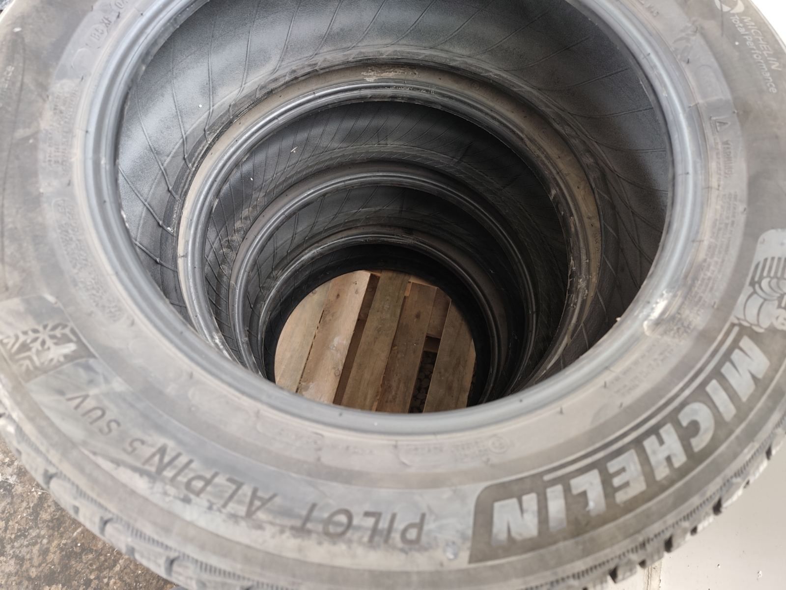 Зимни гуми  235/60/18