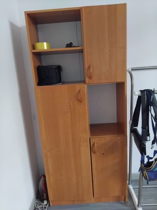 Шкаф сатылады! Китап салатын.