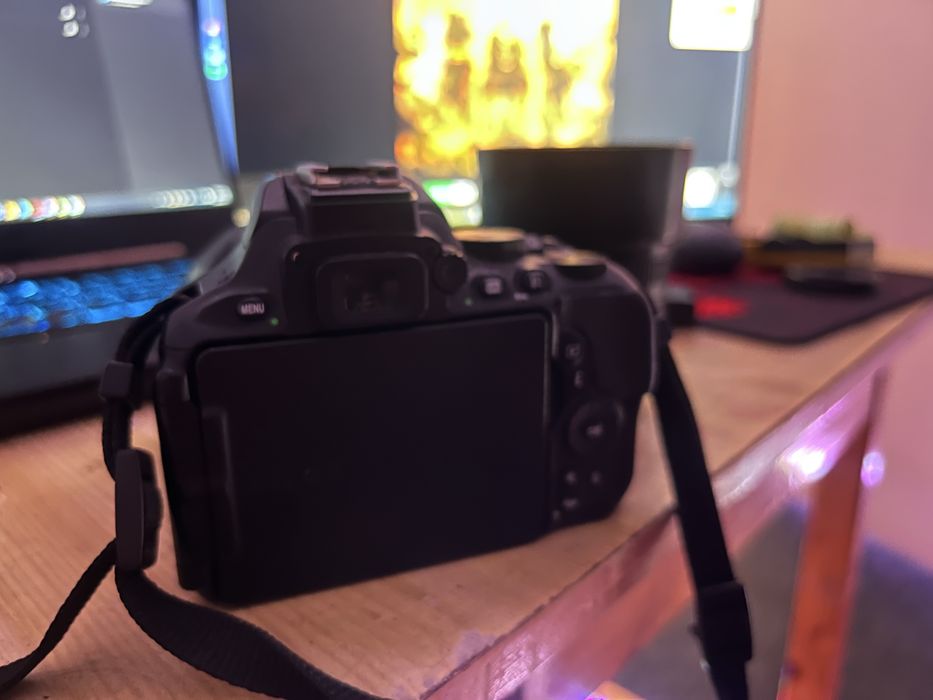 Nikon D5600 + Canon EOS 1300D pachet