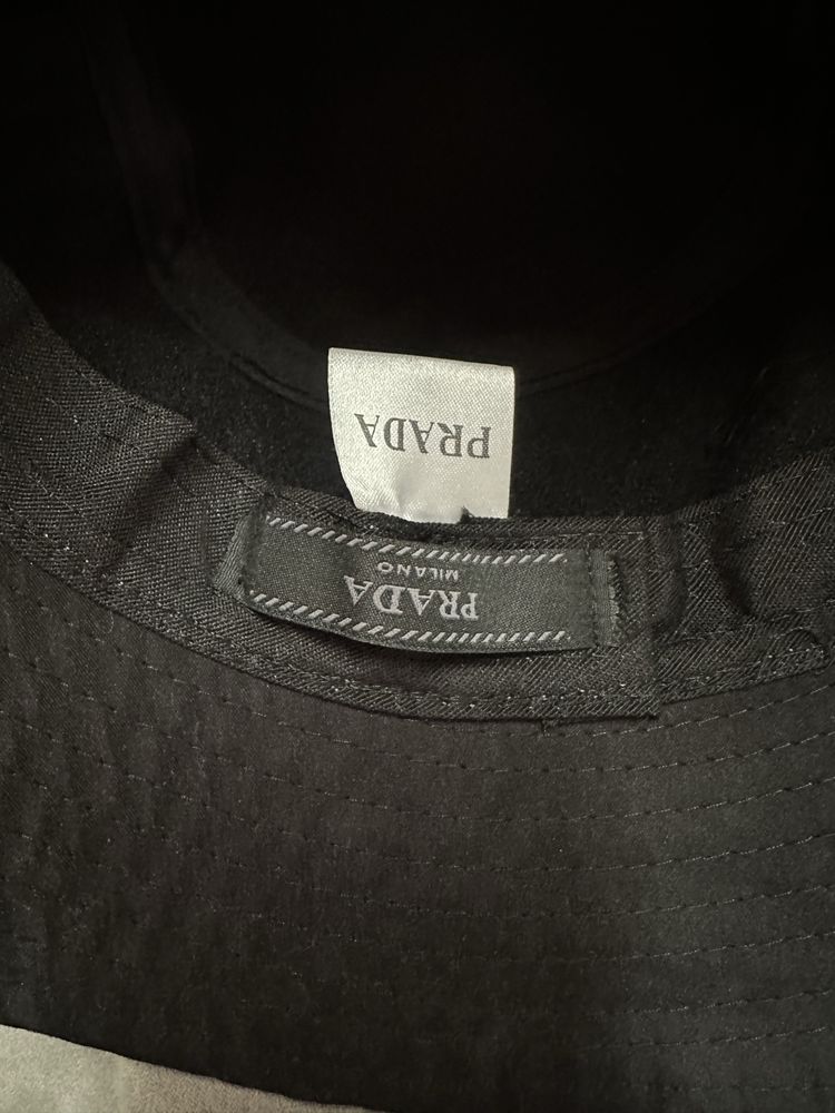 Оригинална шапка Prada