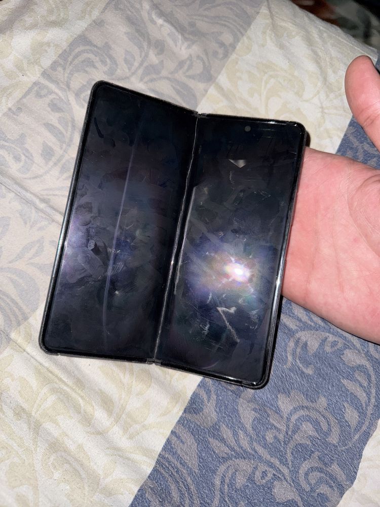Samsung Z fold4 срочно сотилади