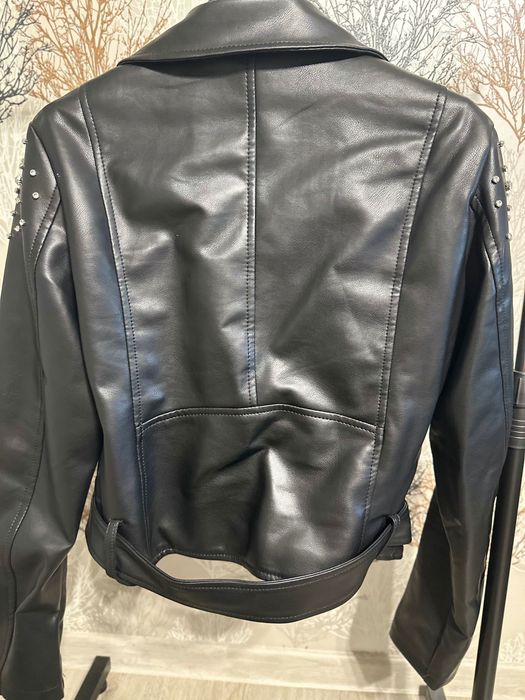 Дамско кожено яке с камъни ново намалено