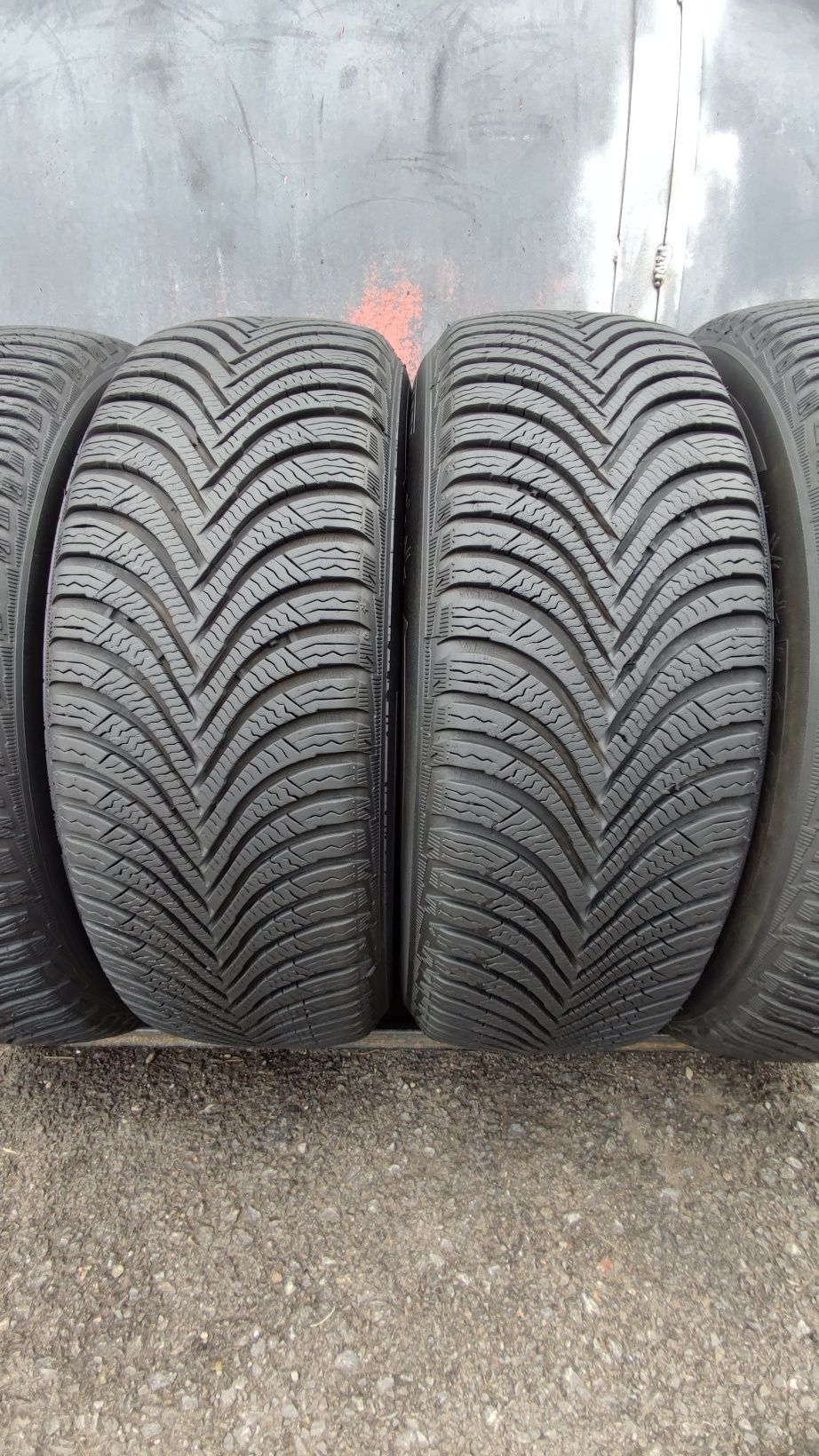 4бр. зимни гуми 205/60/16 Michelin Alpine 5
dot21
8mm
Добро състояние