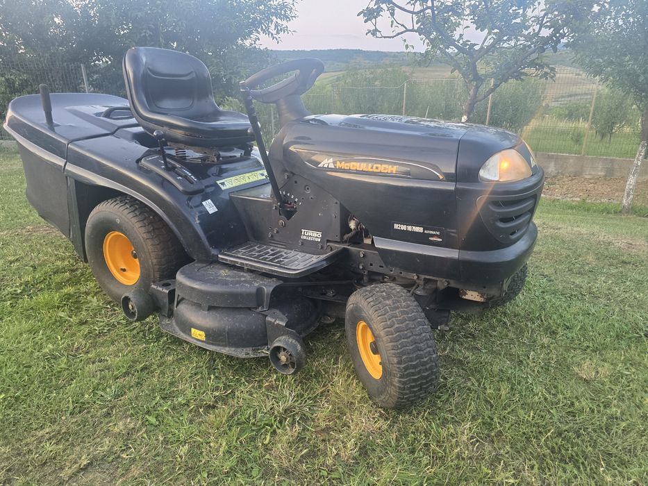 Tractoras de gazon iarba