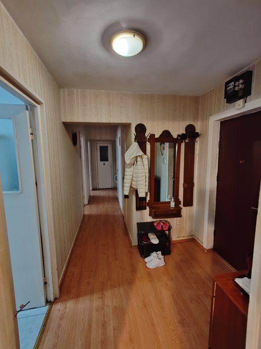 Inchiriez apartament 3 camere decomandat