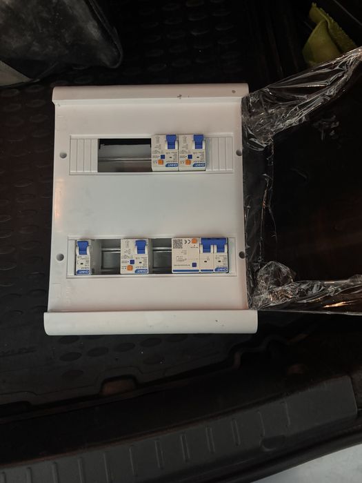 Продам электро щит с автоматами