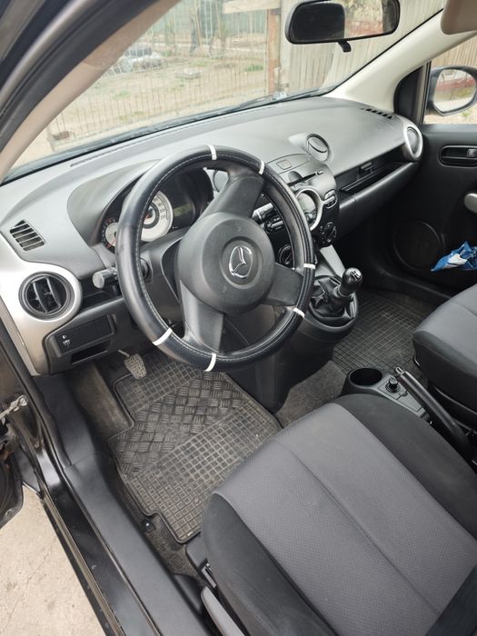 Mazda 2  benzină sau schimb