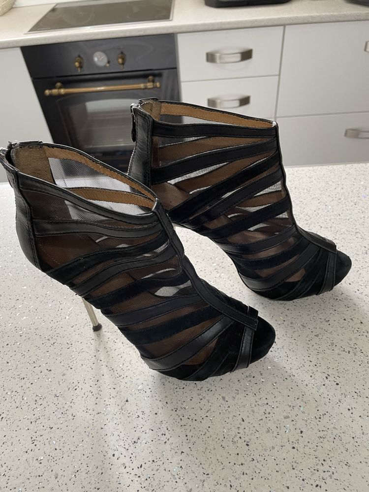 Zara Woman Pantofi Nr 38 Pret : 35 lei