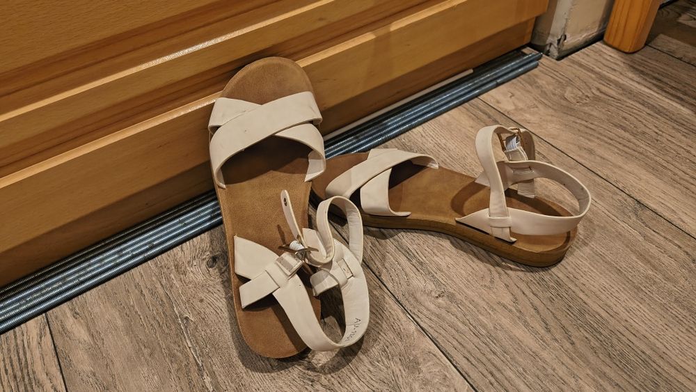 Дамски обувки и сандали + подарък