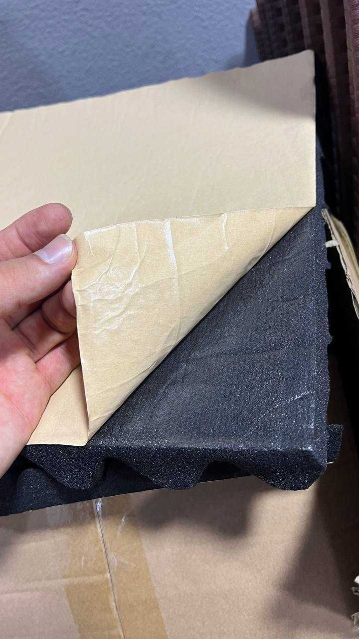 Акустический поролон 30×30×2.5 см на самоклейке для шумоизоляции