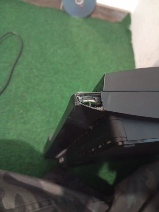 PS3 vine cu jocul.nu vine cu maneta